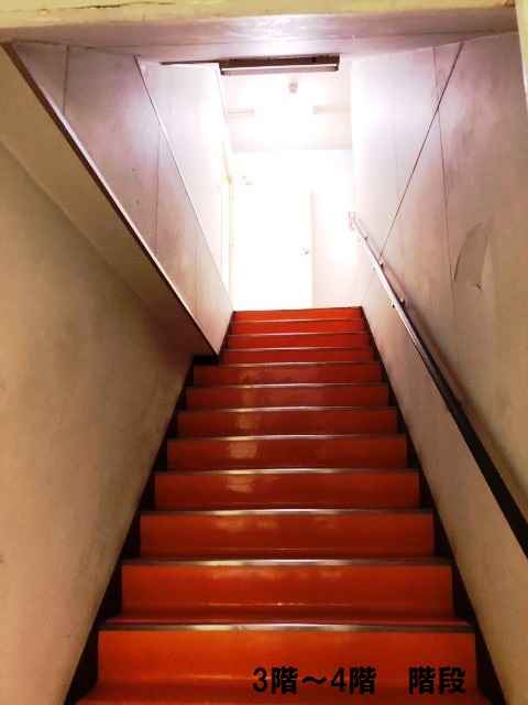 博多HBビル3-4階段.jpg