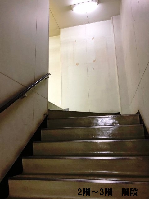 博多HBビル 2-3階段.jpg