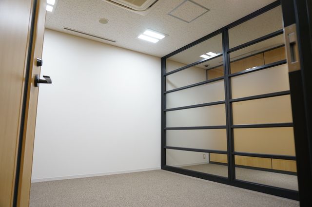 クロスオフィス三田2階貸室（窓なし）.JPG