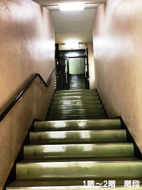 博多HBビル1-2階段 (2).jpg